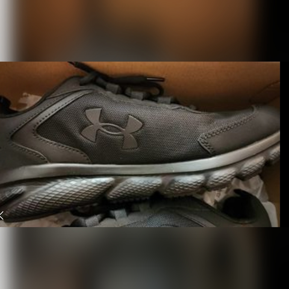 Mens under armour shoes size 10